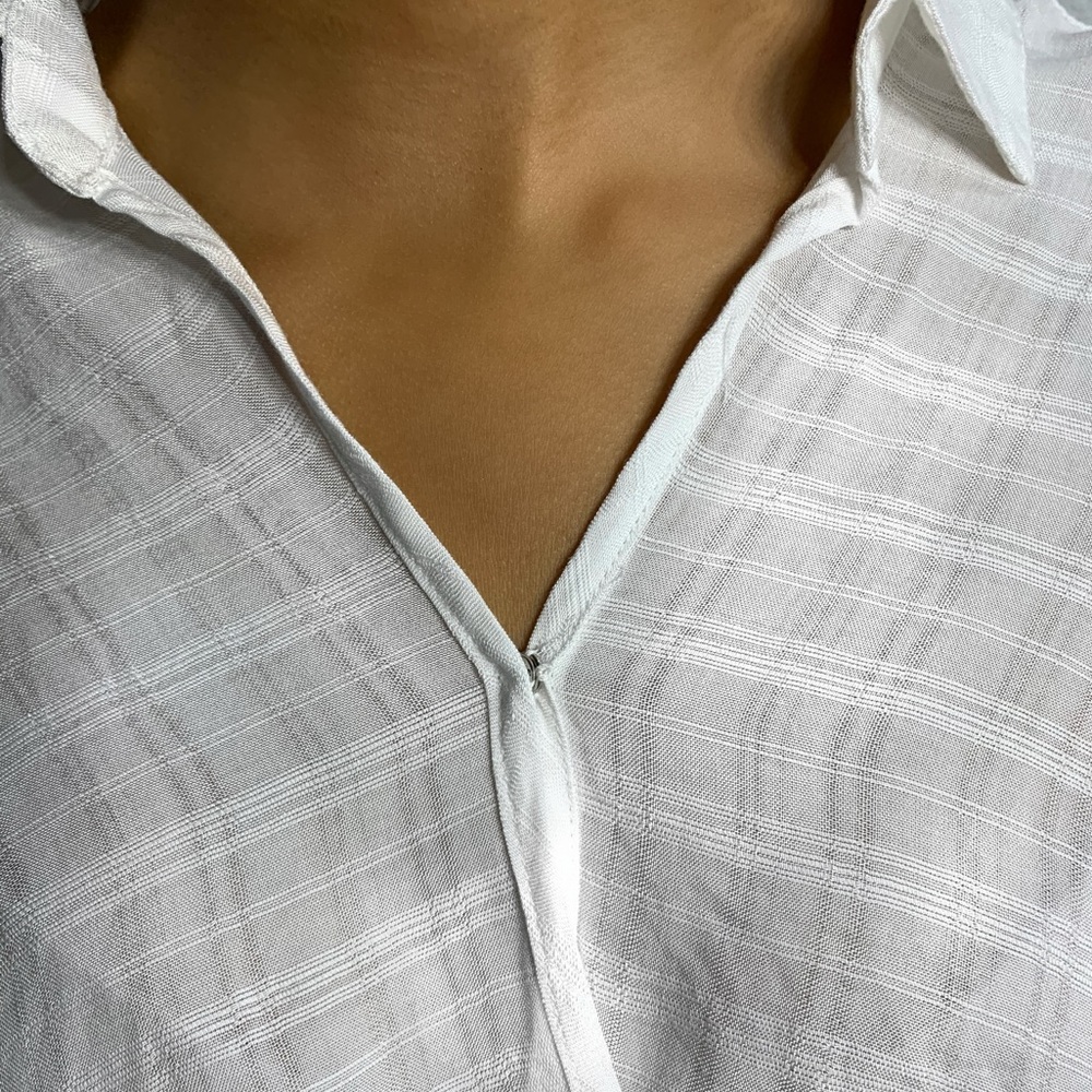 White blouse - Picture 3 of 4